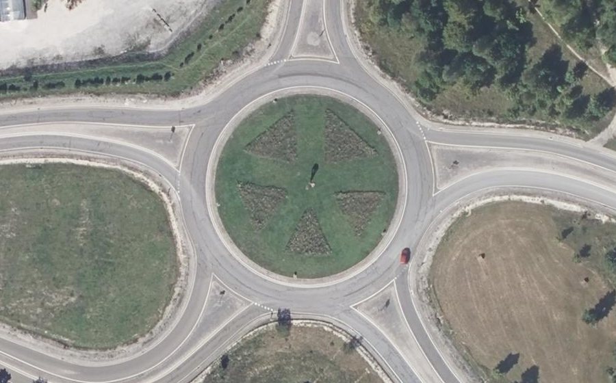 Vue aérienne du Rond-point anonyme n°8298746