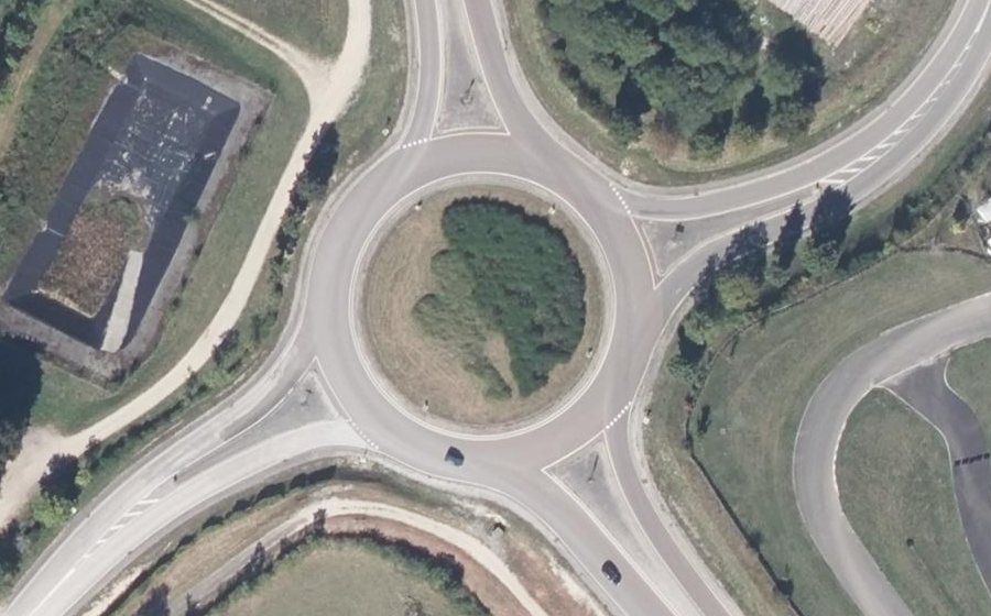 Vue aérienne du Rond-point anonyme n°8298758