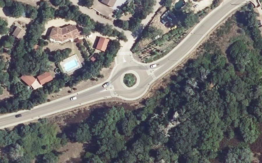 Vue aérienne du Rond-point anonyme n°829951399