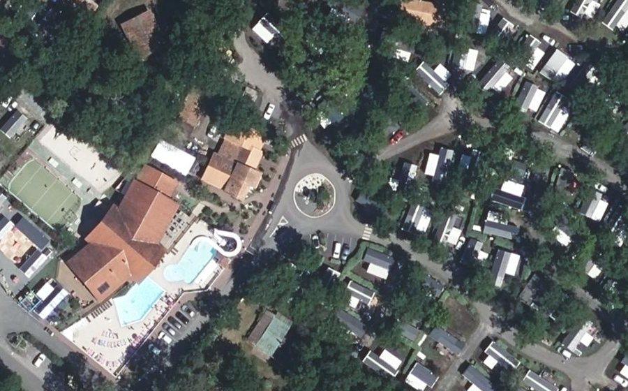 Vue aérienne du Rond-point anonyme n°830162207