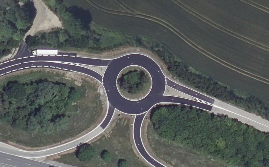 Vue aérienne du Rond-point anonyme n°83020994