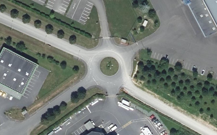 Vue aérienne du Rond-point anonyme n°83028240