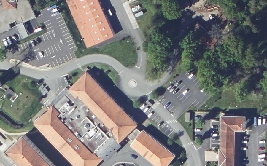 Vue aérienne du Rond-point anonyme n°830287771