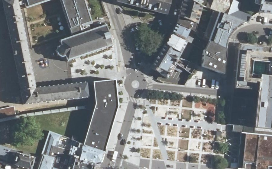 Vue aérienne du Rond-point anonyme n°830376304