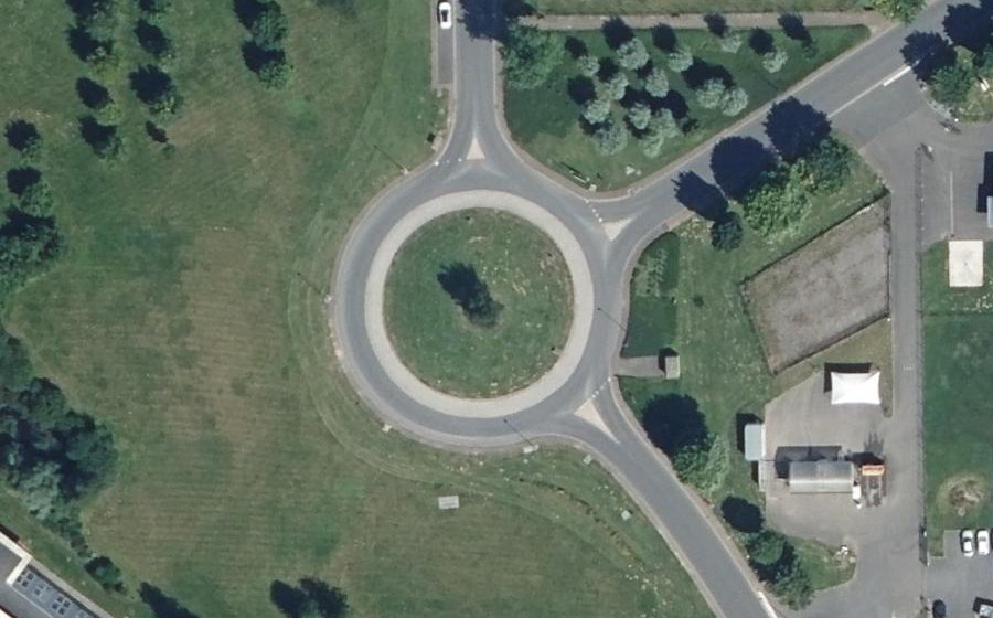 Vue aérienne du Rond-point anonyme n°83039880