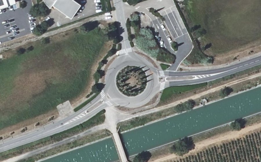 Vue aérienne du Rond-point anonyme n°83041305