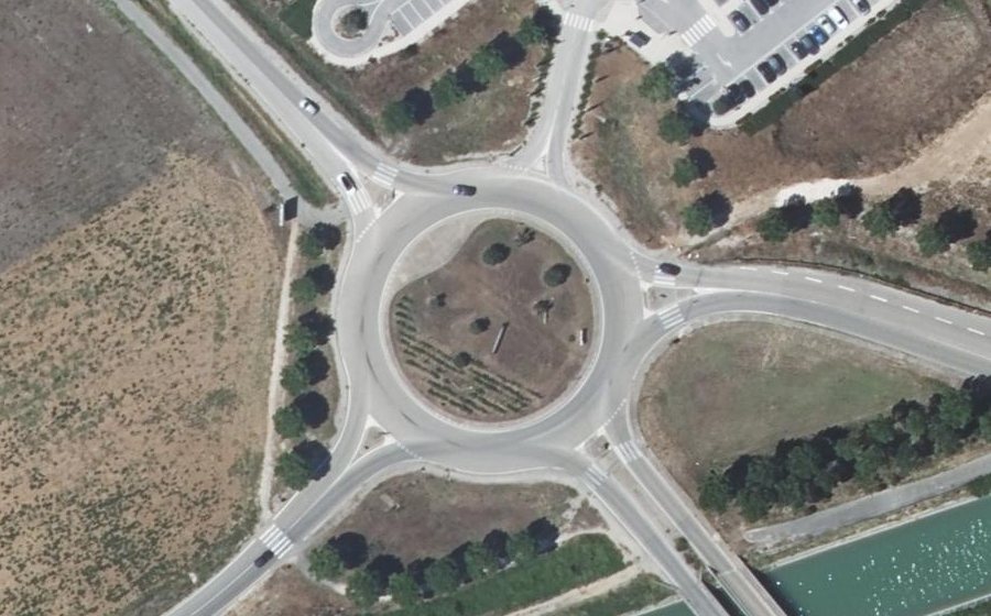Vue aérienne du Rond-point anonyme n°83041308