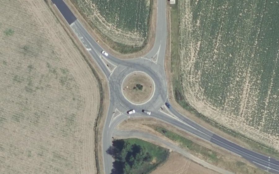 Vue aérienne du Rond-point anonyme n°83047197