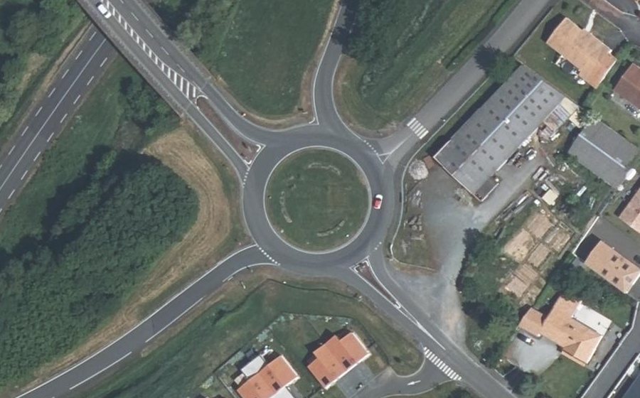 Vue aérienne du Rond-point anonyme n°83048038