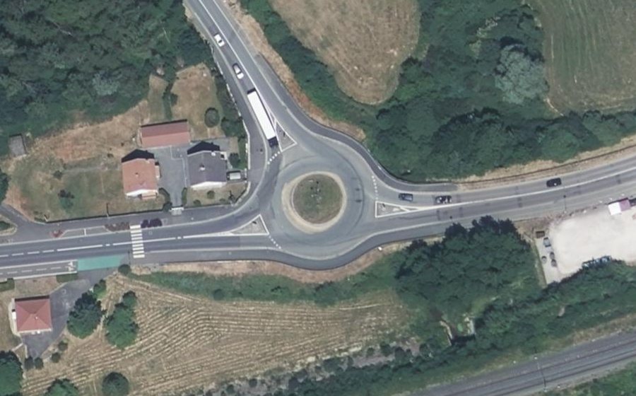 Vue aérienne du Rond-point anonyme n°83114170