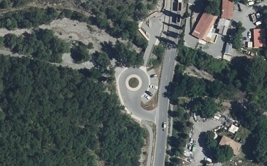 Vue aérienne du Rond-point anonyme n°831701440