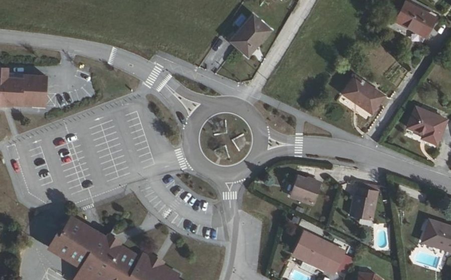Vue aérienne du Rond-point anonyme n°831707279