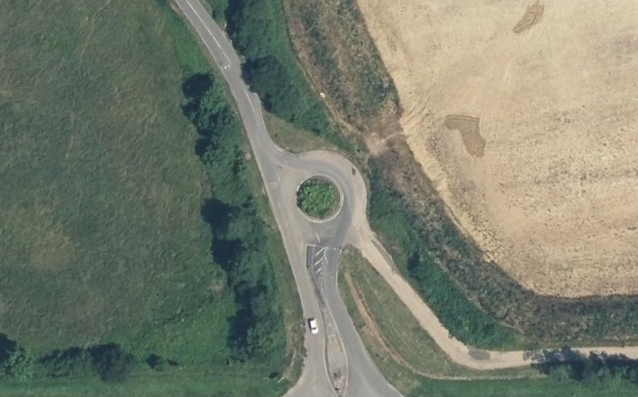 Vue aérienne du Rond-point anonyme n°832038144