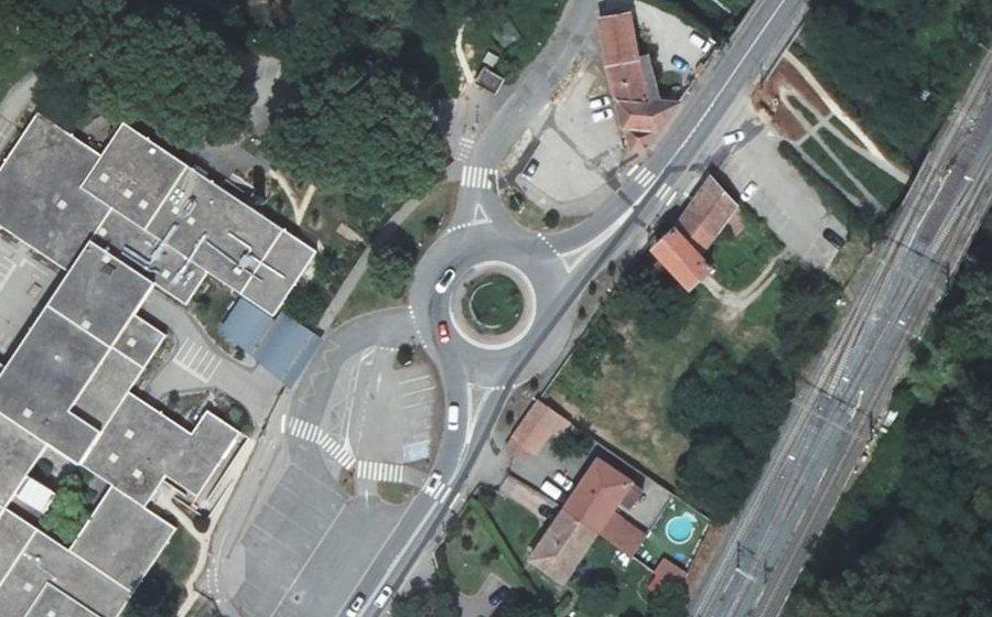 Vue aérienne du Rond-point anonyme n°8321404