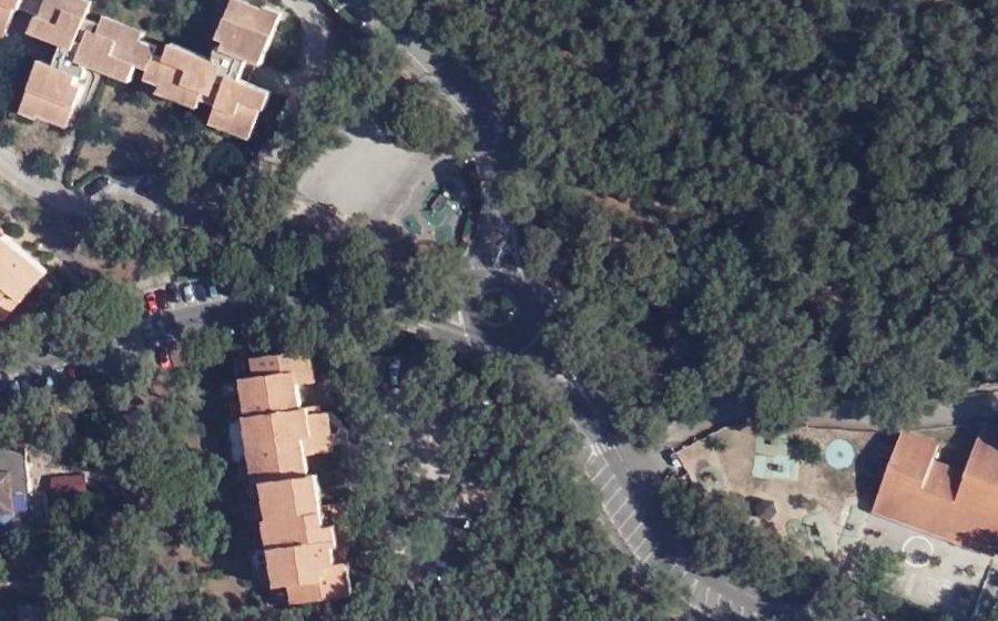 Vue aérienne du Rond-point anonyme n°832863525
