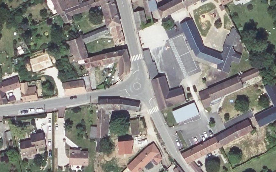 Vue aérienne du Rond-point anonyme n°833122464