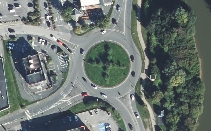 Vue aérienne du Rond-point anonyme n°8332637