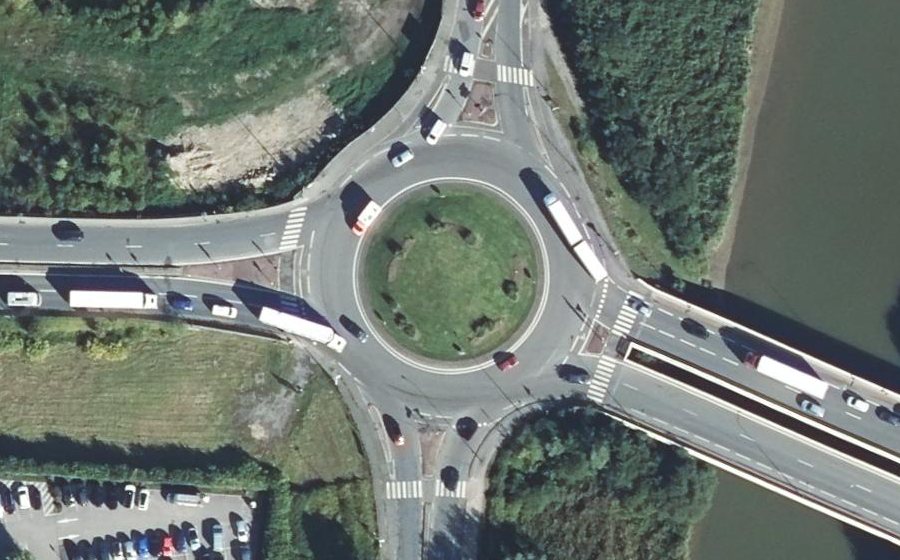 Vue aérienne du Rond-point anonyme n°8332641