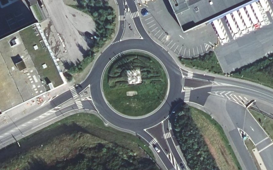 Vue aérienne du Rond-point anonyme n°8333147