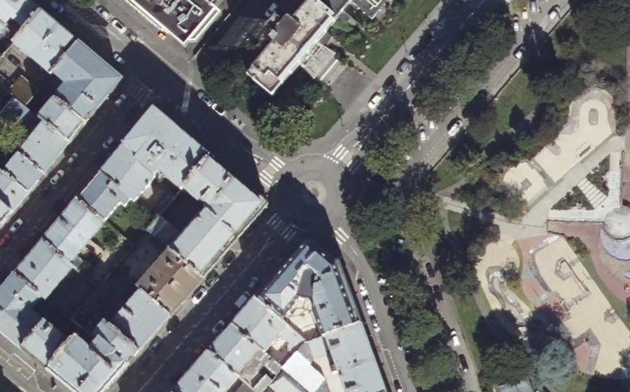 Vue aérienne du Rond-point anonyme n°83344889