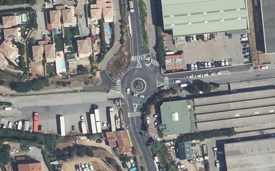 Vue aérienne du Rond-point anonyme n°834028366