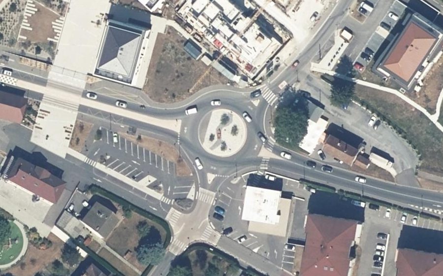 Vue aérienne du Rond-point anonyme n°834213120