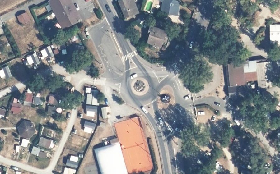 Vue aérienne du Rond-point anonyme n°834254187