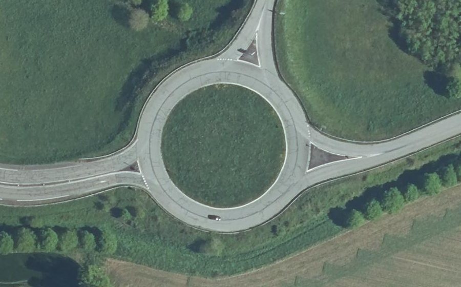 Vue aérienne du Rond-point anonyme n°83465422
