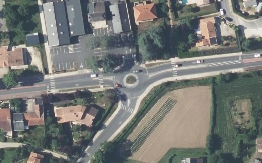 Vue aérienne du Rond-point anonyme n°835233725