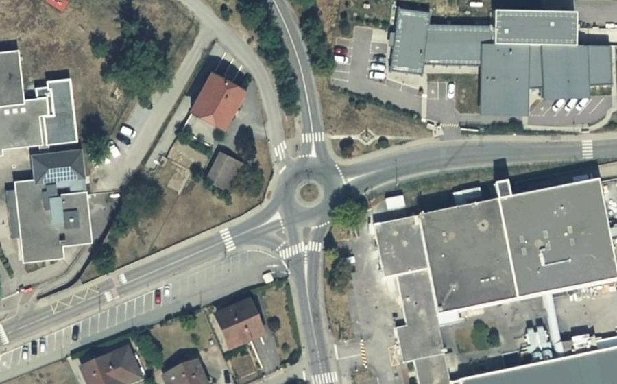 Vue aérienne du Rond-point anonyme n°835252288