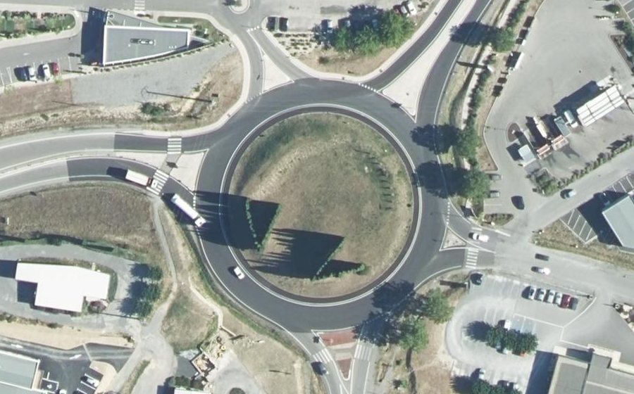 Vue aérienne du Rond-point anonyme n°8352732