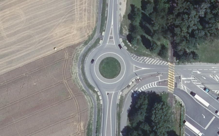 Vue aérienne du Rond-point anonyme n°835309802