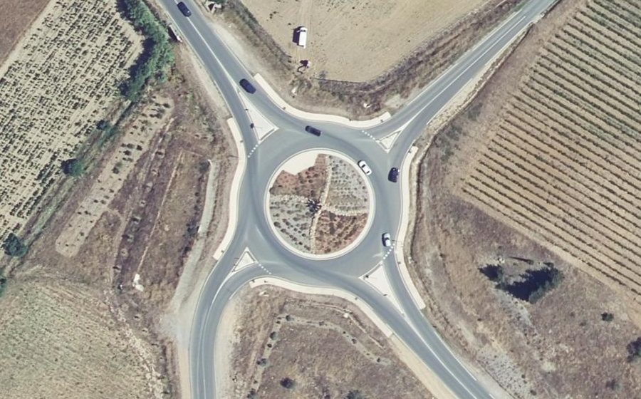 Vue aérienne du Rond-point anonyme n°835362623