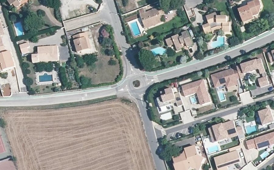 Vue aérienne du Rond-point anonyme n°835458440
