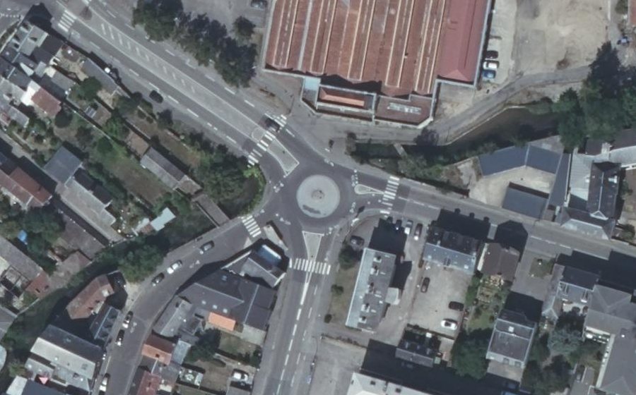 Vue aérienne du Rond-point anonyme n°835504002