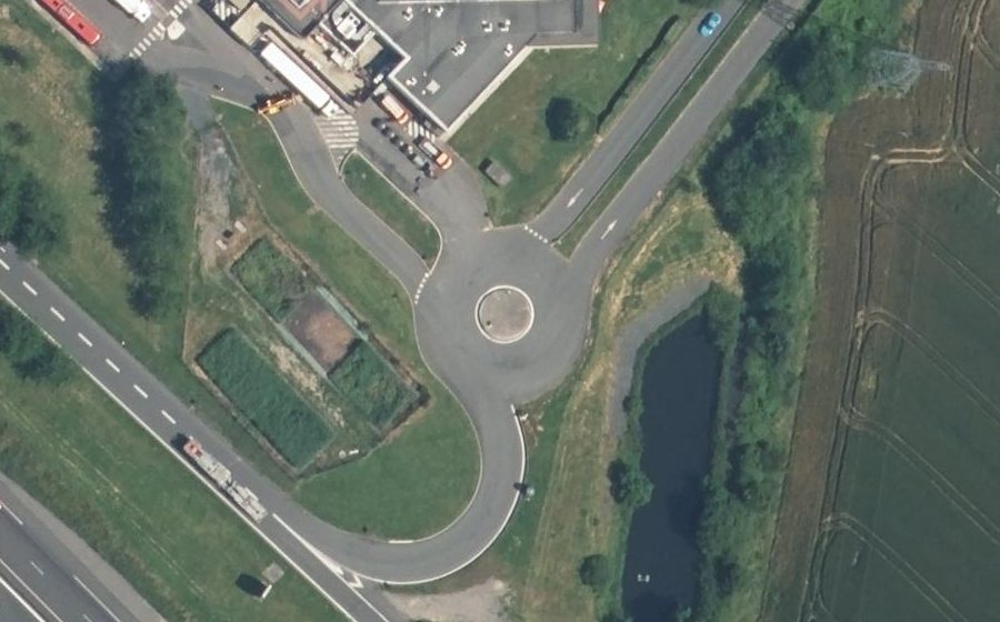 Vue aérienne du Rond-point anonyme n°835724118
