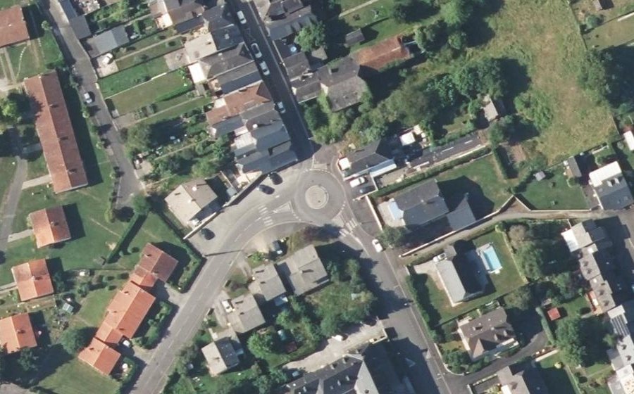 Vue aérienne du Rond-point anonyme n°836070136