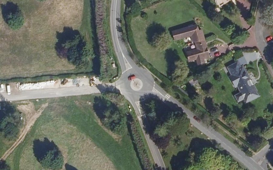 Vue aérienne du Rond-point anonyme n°83628122