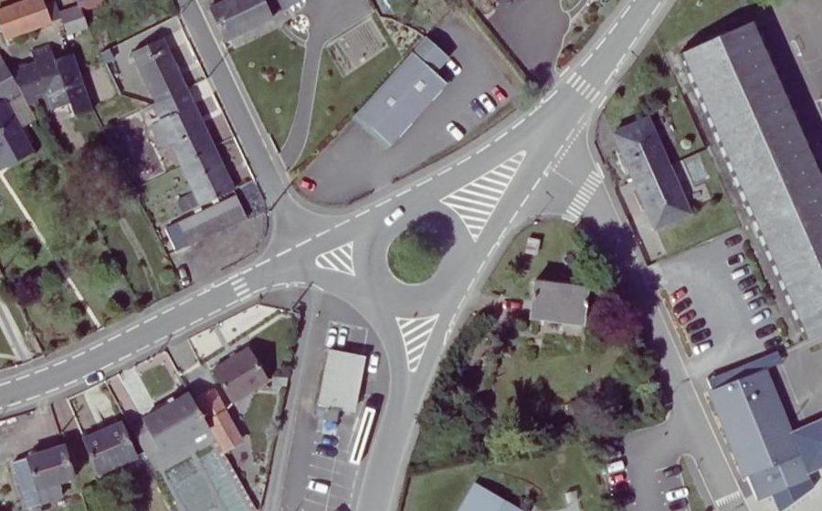 Vue aérienne du Rond-point anonyme n°836352644