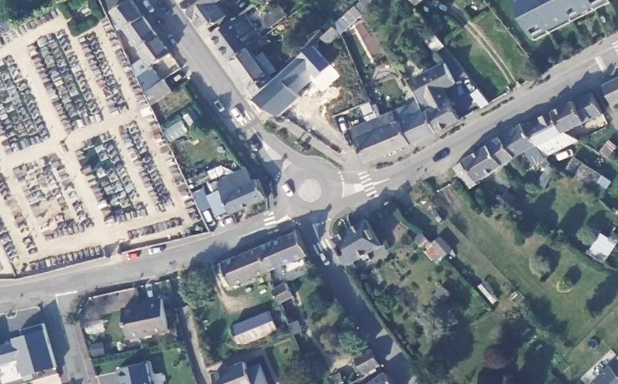 Vue aérienne du Rond-point anonyme n°836363464