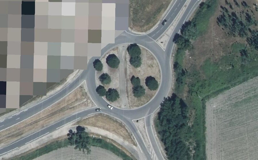 Vue aérienne du Rond-point anonyme n°83642129
