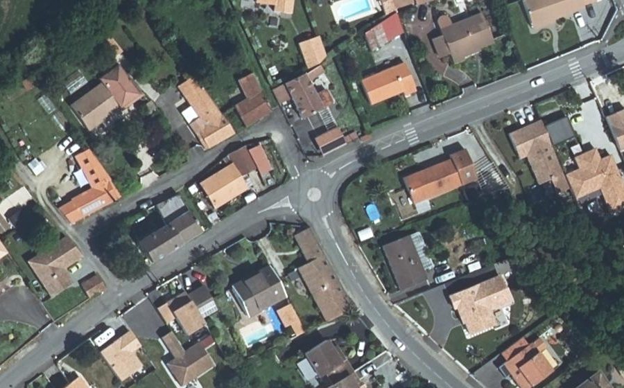 Vue aérienne du Rond-point anonyme n°837326595