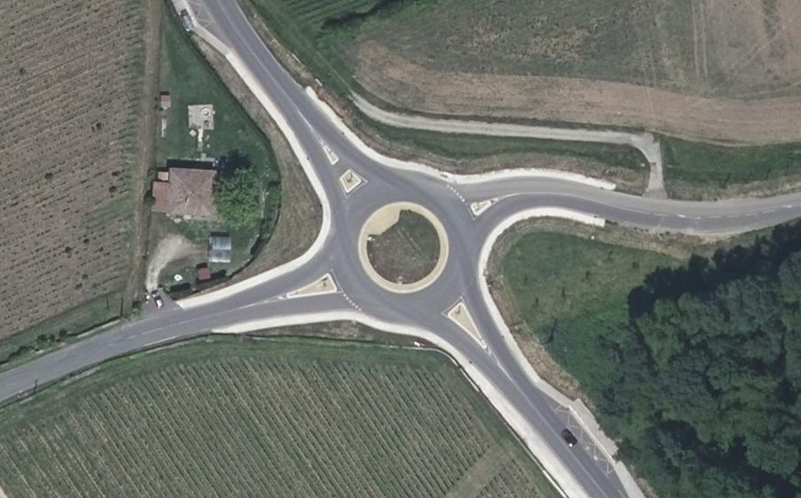 Vue aérienne du Rond-point anonyme n°837387720
