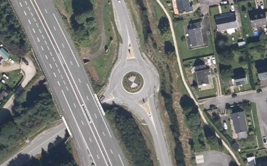 Vue aérienne du Rond-point anonyme n°838152385