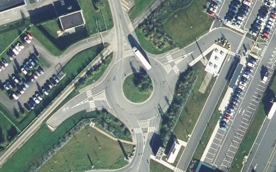 Vue aérienne du Rond-point anonyme n°838152757