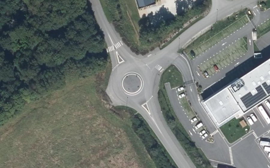 Vue aérienne du Rond-point anonyme n°838280838