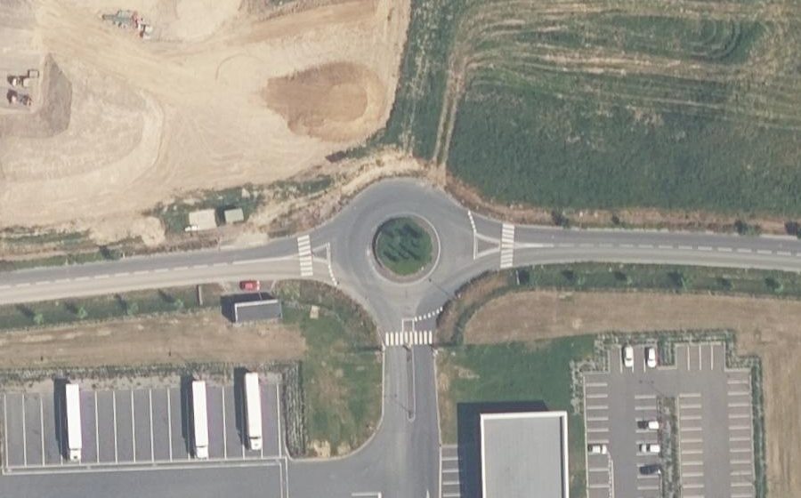 Vue aérienne du Rond-point anonyme n°838983095