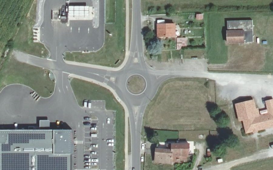 Vue aérienne du Rond-point anonyme n°839014385