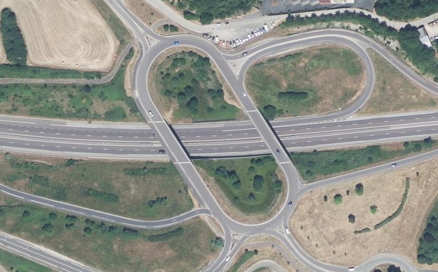 Vue aérienne du Rond-point anonyme n°83903783