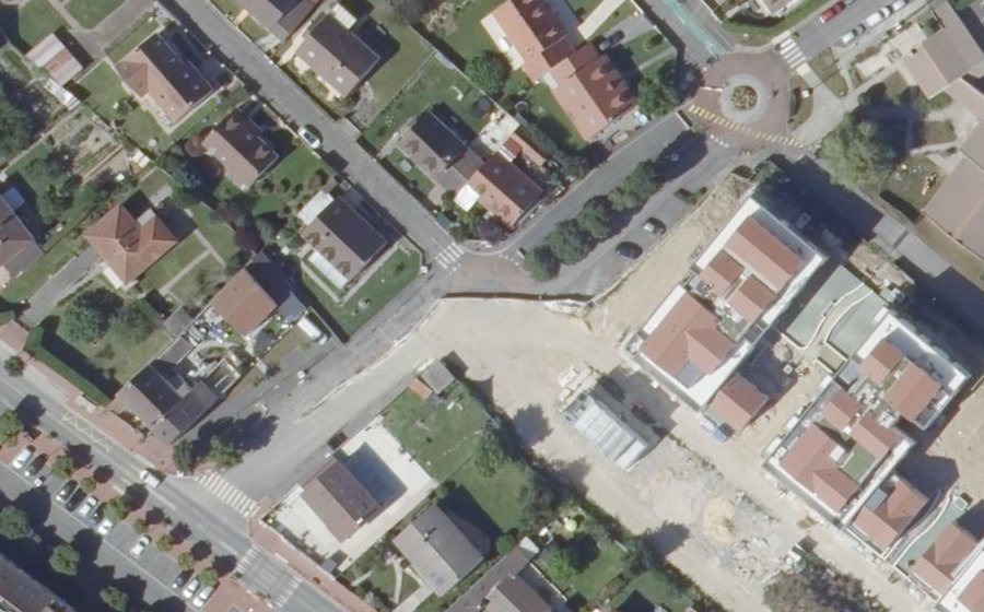 Vue aérienne du Rond-point anonyme n°83904033